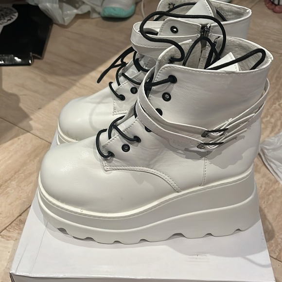 white platform boots - Picture 2 of 4